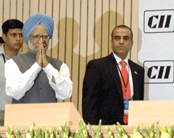 The Prime Minister, Dr. Manmohan Singh arrives at the CII National Conference and Annual Session- 2008, ''Building People: Building India'' in New Delhi on April 29, 2008. The President, CII, Chairman and Group CEO, Bharti Enterprises Shri Sunil Bharti Mittal is also seen. 